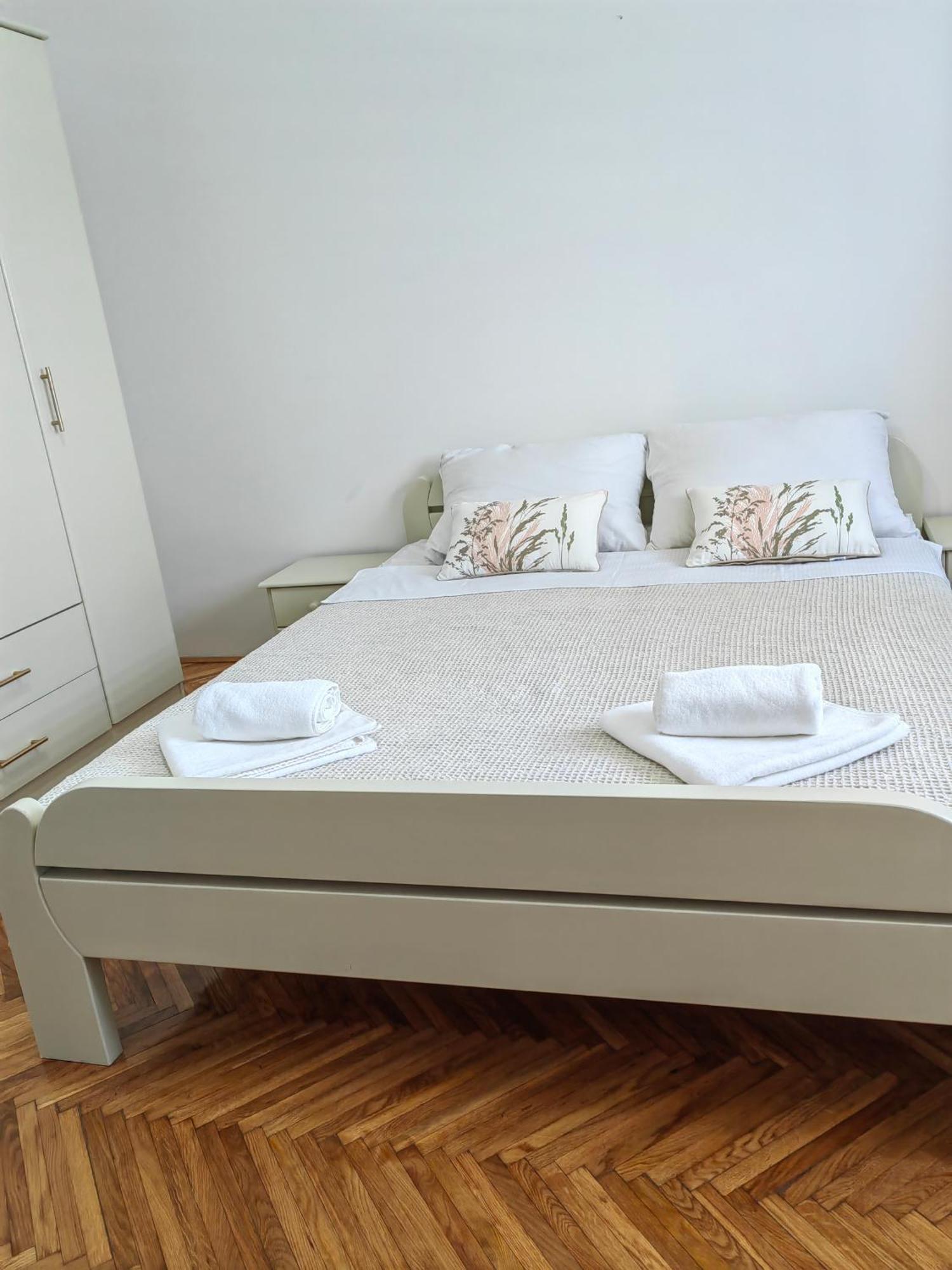Orient Apartman Sremska Kamenica ภายนอก รูปภาพ
